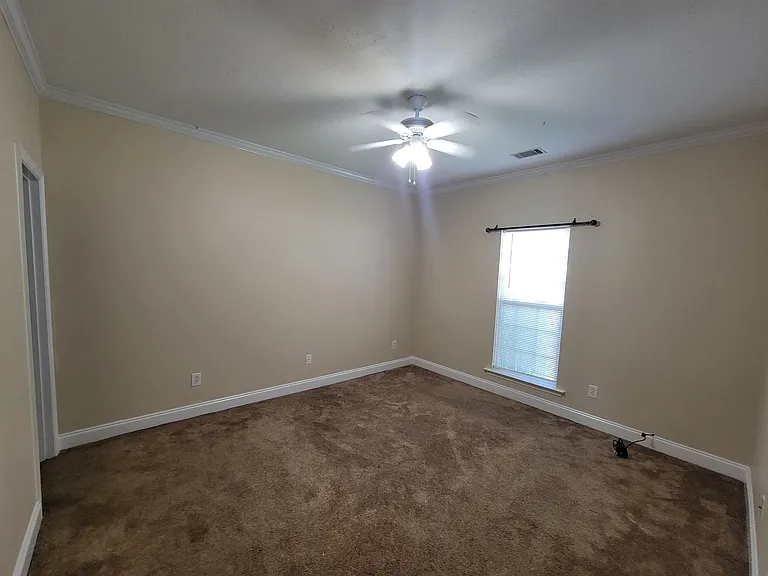 211 Brook Ct — Photo 12