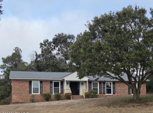 718 Hughes Rd, Hampstead, NC 28443