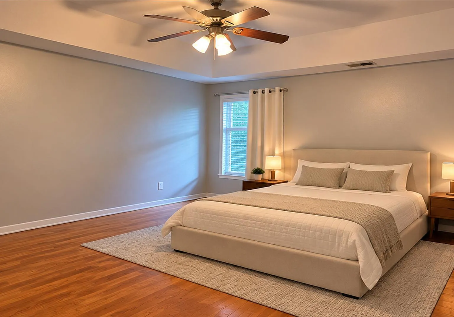 3 bed, 2.0 bath, 2739 sqft, $1,092 — Photo 2
