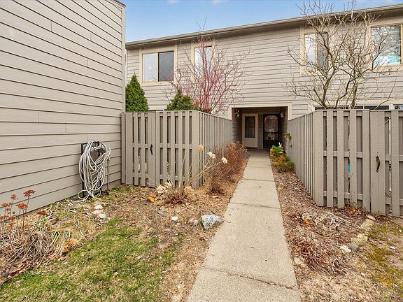 2nd image of 768 Watersedge Dr