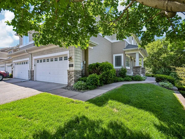 630 Sutherland Dr, Woodbury, MN 55129