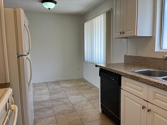 5th image of 2406 S Ridgewood Dr #4