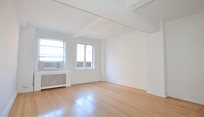 Rented by Manhattan Realty Group | media 2