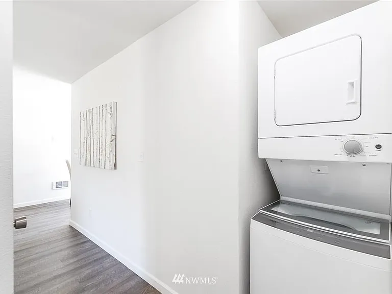 1744 N Rainier Ave — Photo 19