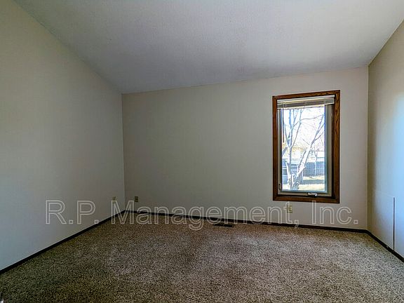 5th image of 9203 Ranchview Ln N