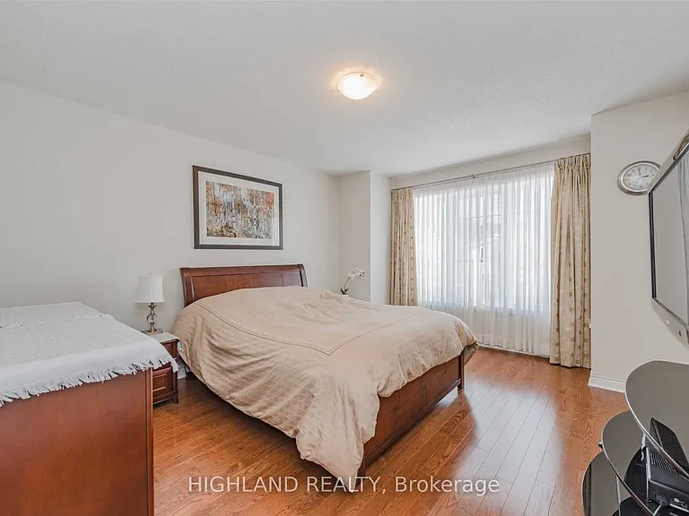 3426 Liptay Ave — Photo 14