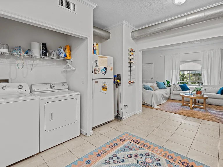 114 Cedar St #4 — Photo 10
