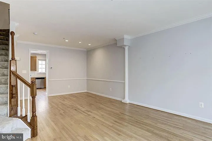 4 bed, 3.5 bath, 2027 sqft, $5,500 — Photo 3