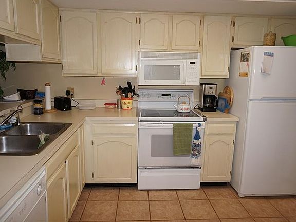 5th image of 25188 Marion Ave APT E209