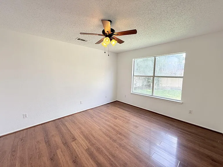 2302 Tracey Ann Ln — Photo 15