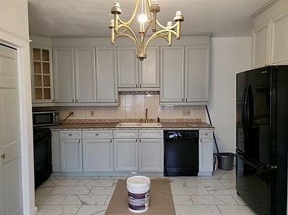 1st image of 16 Arlington St #1-1/2