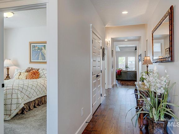 5th image of 6955 N Exeter Pl