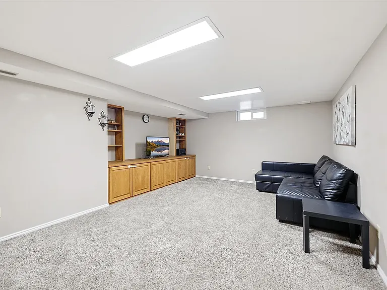 2215 S Broadmoor St — Photo 20