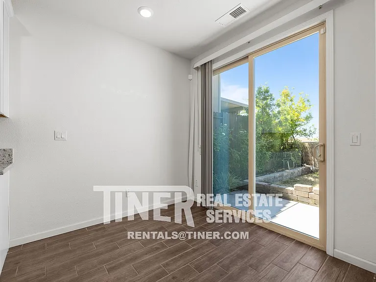 8082 Avanti Dr — Photo 21