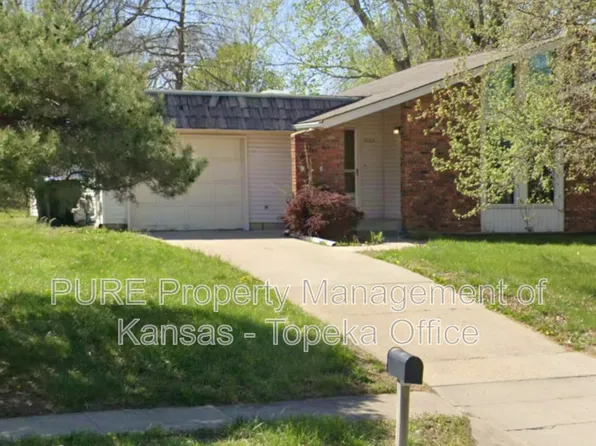 2727 SW Arrowhead Rd, Topeka, KS 66614