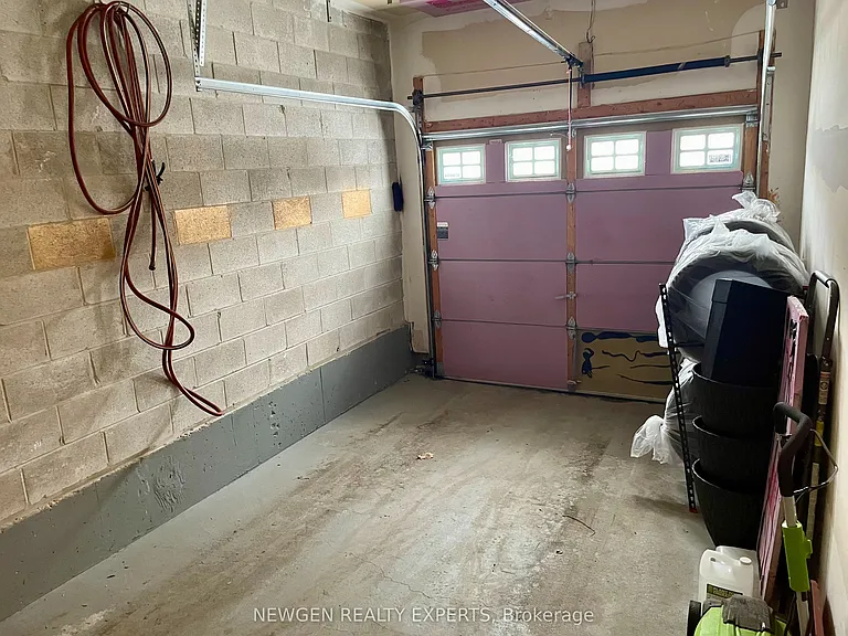 42 Crystalview Cres #UPPER — Photo 22