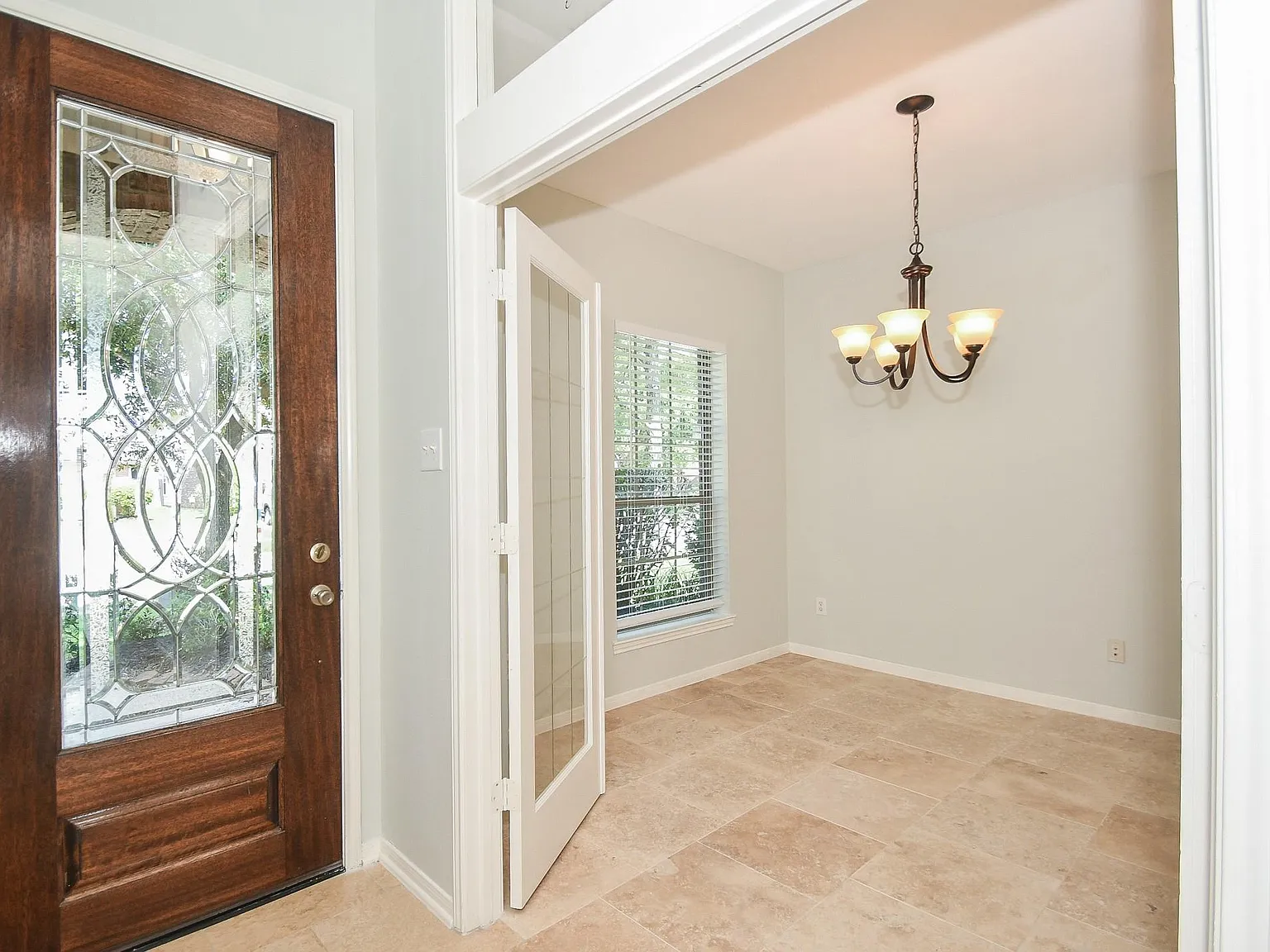 4 bed, 2.5 bath, 2520 sqft, $2,700 — Photo 3