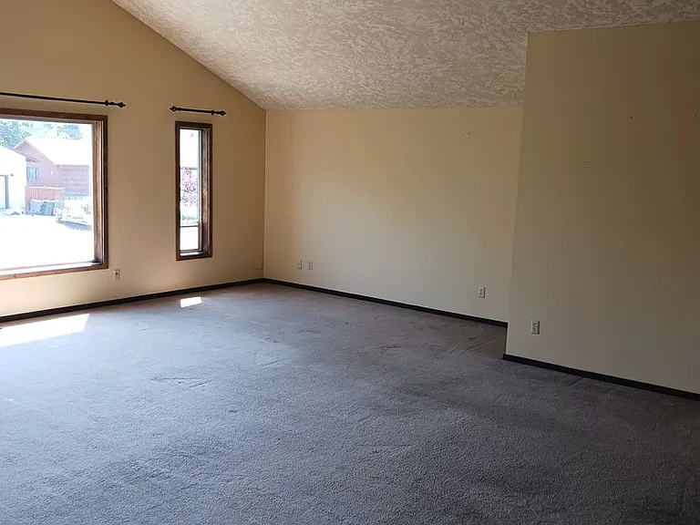 708 Highland Dr — Photo 16