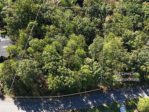 5th image of 207 Winding Oaks Dr