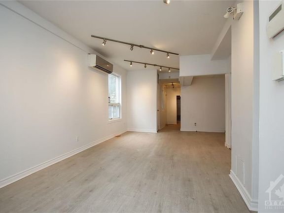 3rd image of 640 Somerset St W