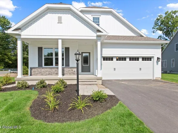 17 Wellington Court, Clifton Park, NY 12065