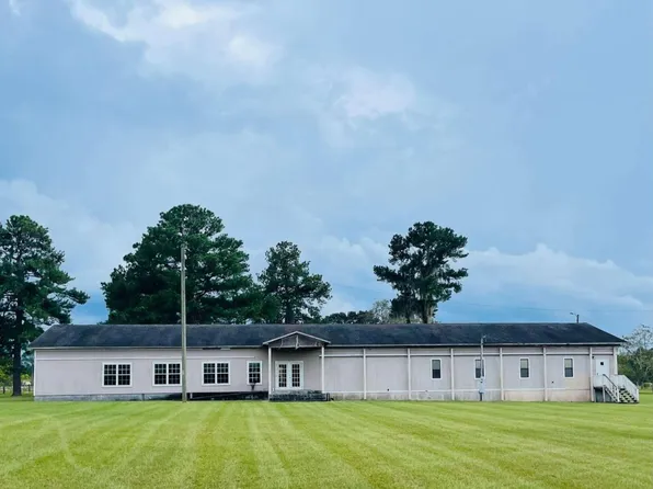 319 Jones St NE, Glennville, GA 30427