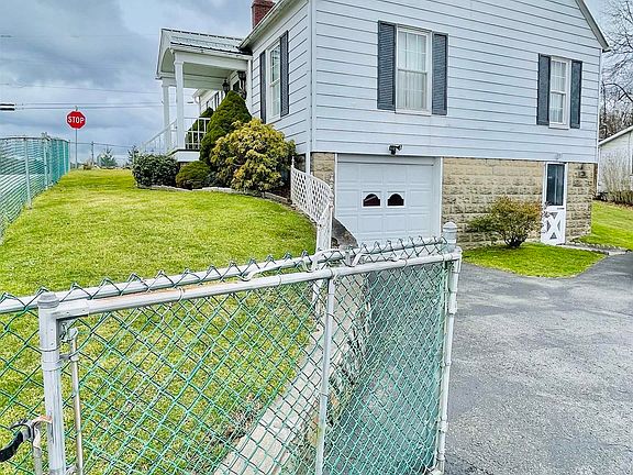 3rd image of 808 Dayton St