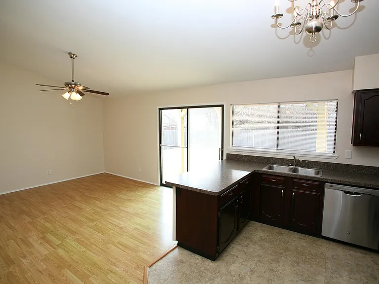 1332 Milford Dr — Photo 7