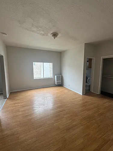 2209 Crenshaw Blvd Photo 1