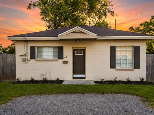 221 Saint Charles St, Norco, LA 70079