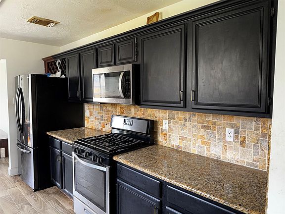 5th image of 303 Cypress Ln