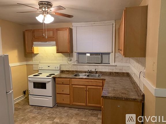 4th image of 5818 Vivian Ave Floor 1