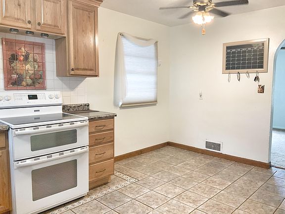 5th image of 3016 Vail Ave