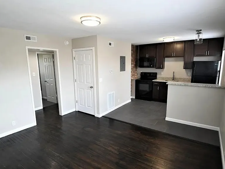 128 N Eddy St #14 — Photo 3