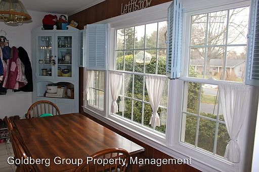 3rd image of 17728 Cliffbourne Ln