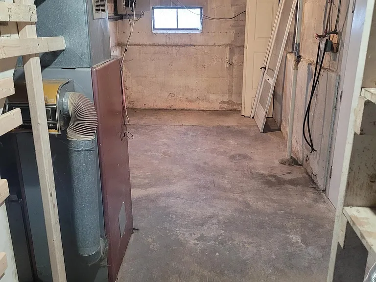 700 Columbia St — Photo 11