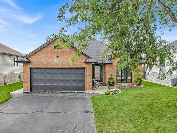 2nd image of 2575 Wildberry Cres