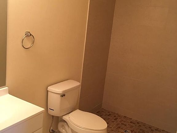 2nd image of 621 SE 12th Ct