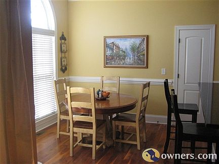 Eat-in Kitchen