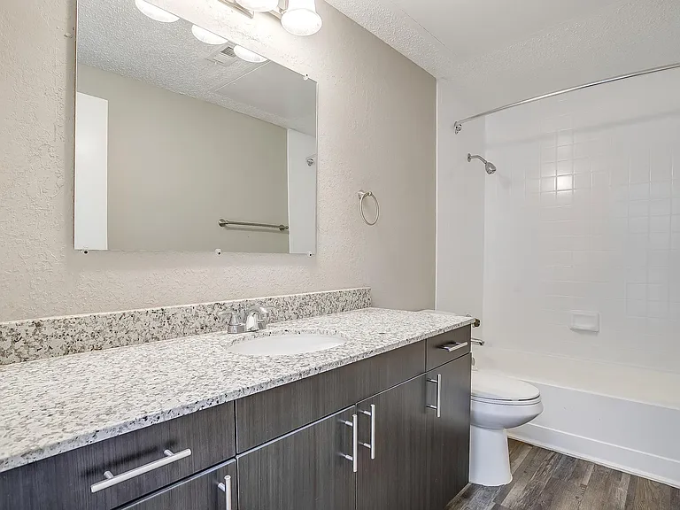 Portofino Apartments — Photo 14