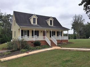 449 Country Acres Dr, Randleman, NC 27317