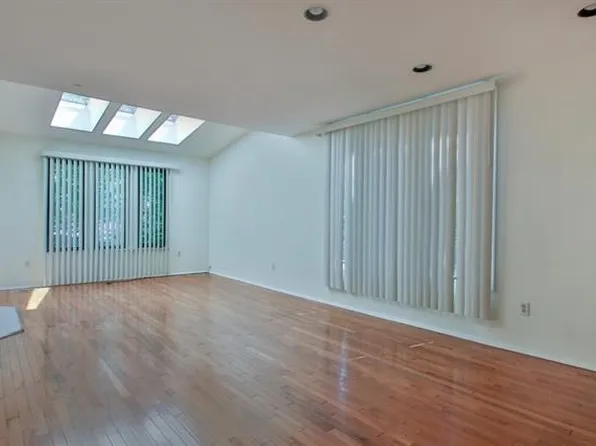 700 Mainsail Lane image 5 of 28