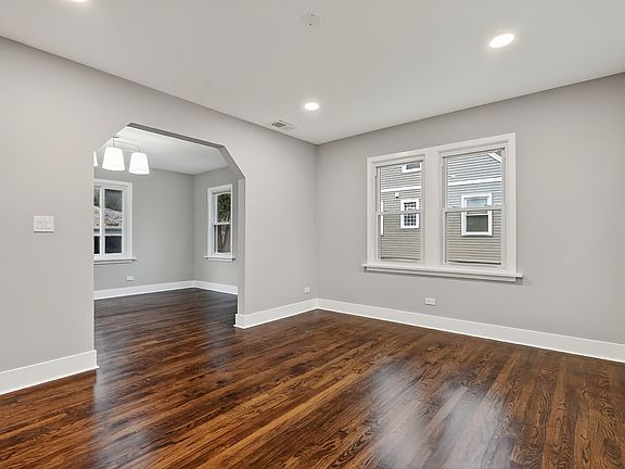 4th image of 2049 N Hawthorne Ave