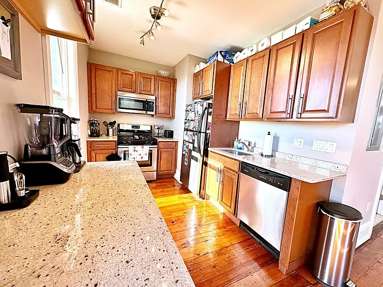 227 Webster St #1 — Photo 6