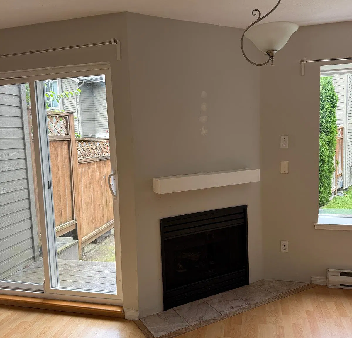 3 bed, 1.5 bath, 1200 sqft, $3,300 — Photo 2