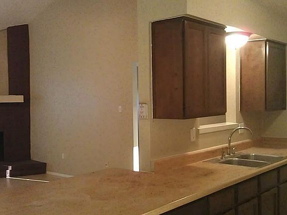3rd image of 1450 Castle Glen Dr