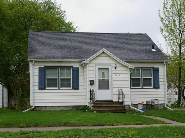 2828 E 4th St, Waterloo, IA 50703
