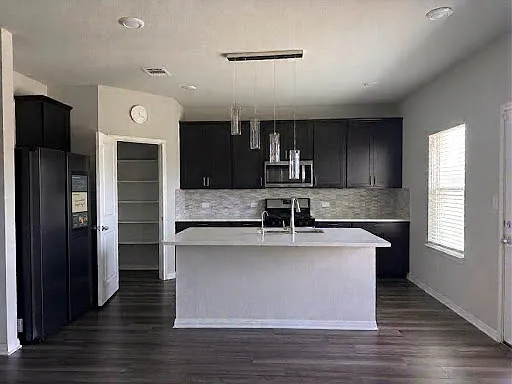4 bed, 2.5 bath, 2388 sqft, $2,290 — Photo 4