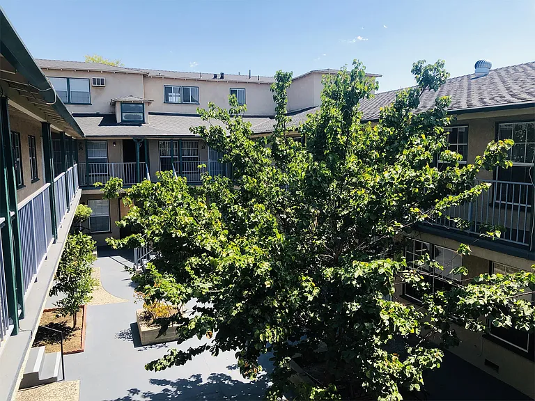 410 S Sierra Madre Blvd #21 — Photo 36