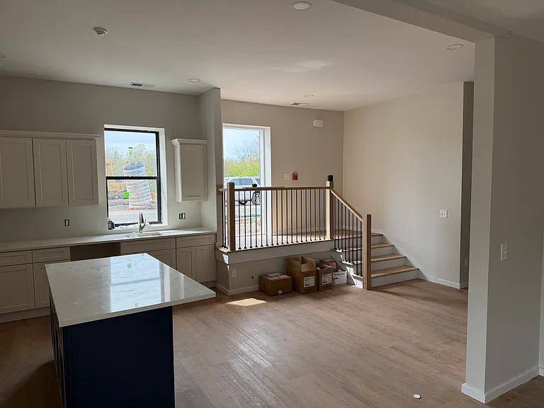 1568 Lonsdale Ave #1 — Photo 9